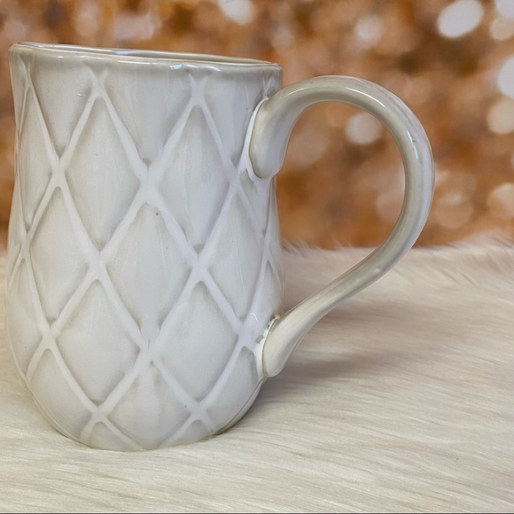 Bread and Butter Cream Geometric Design ￼32 Oz Pitcher - Picture 4 of 6